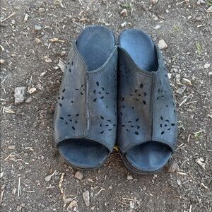 Dansko perforated leather slip on open toe y2k